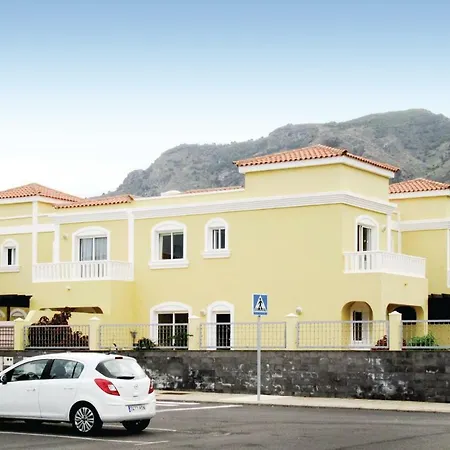 Three-bedroom Holiday In