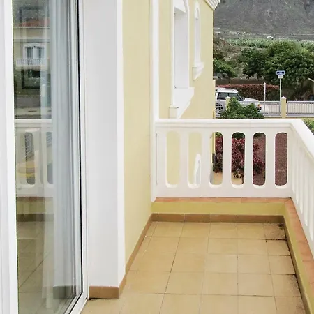 Three-bedroom Holiday In *